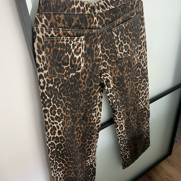 Edikted Leopard Printed Low Rise Baggy Jeans - Picture 5 of 6